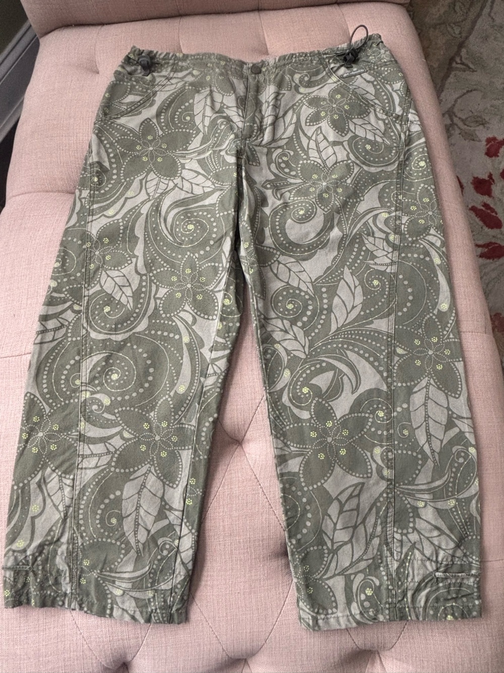 Columbia Olive Green Print Capris